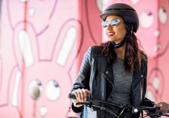 Charge-WaveCel-Commuter-Helmet_Lifestyle_2