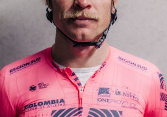 EF Education-Nippo presenta su maillot 2021, rosa y sin patos