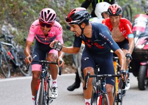 daniel-martinez-egan-bernal-ineos-giro-italia-2021-etapa-sega-di-ala