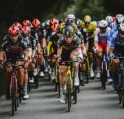 philippe-gilbert-tony-martin-jorge-arcas-peloton-tour-francia-2021-etapa3