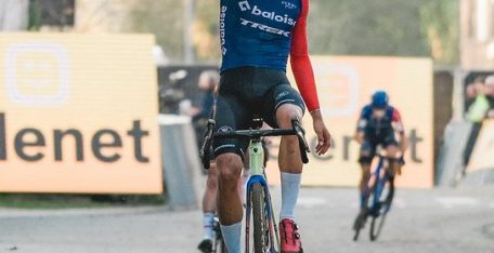 Thibau Nys se impone con autoridad en el Superprestigio de Overijse