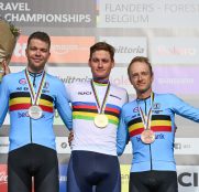 Mathieu van der Poel engrandece su leyenda: campeón mundial de gravel