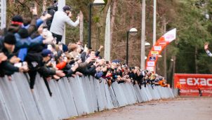 Mathieu van der Poel supera a sus rivales en el regreso de Wout van Aert