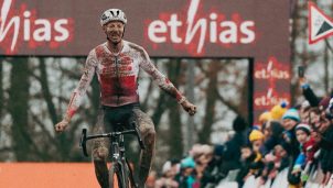 Michael Vanthourenhout vence en el bonito caos de la Copa del Mundo de Namur