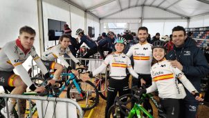 España solo puede ser octava en el Team Relay del Mundial de ciclocross