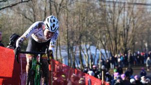 Benjamín Noval rozó las medallas en la prueba júnior del Mundial de ciclocross